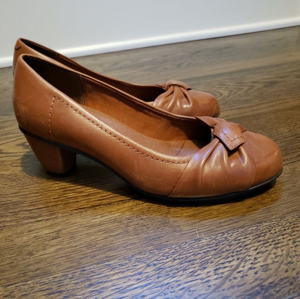 Rose Petals heals, cute pumps, wide